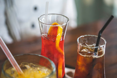 Close-up of refreshing iced tea with citrus slices, perfect for summer.